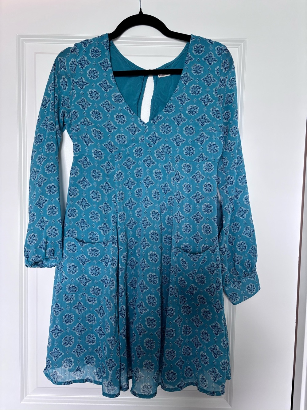 Hollister Green / Teal Patterned Long Sleeve V-Neck Dress
